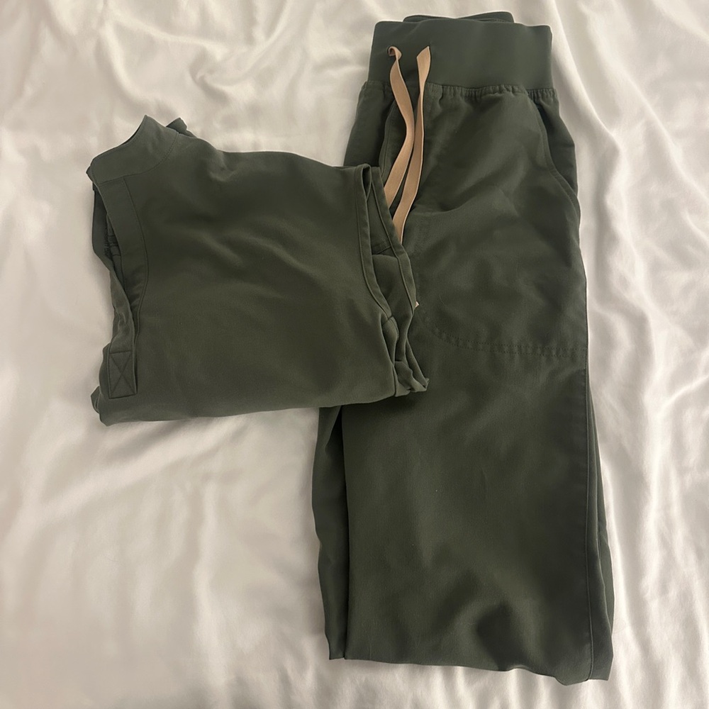 Figs moss Isabelle wide leg 3 piece set!